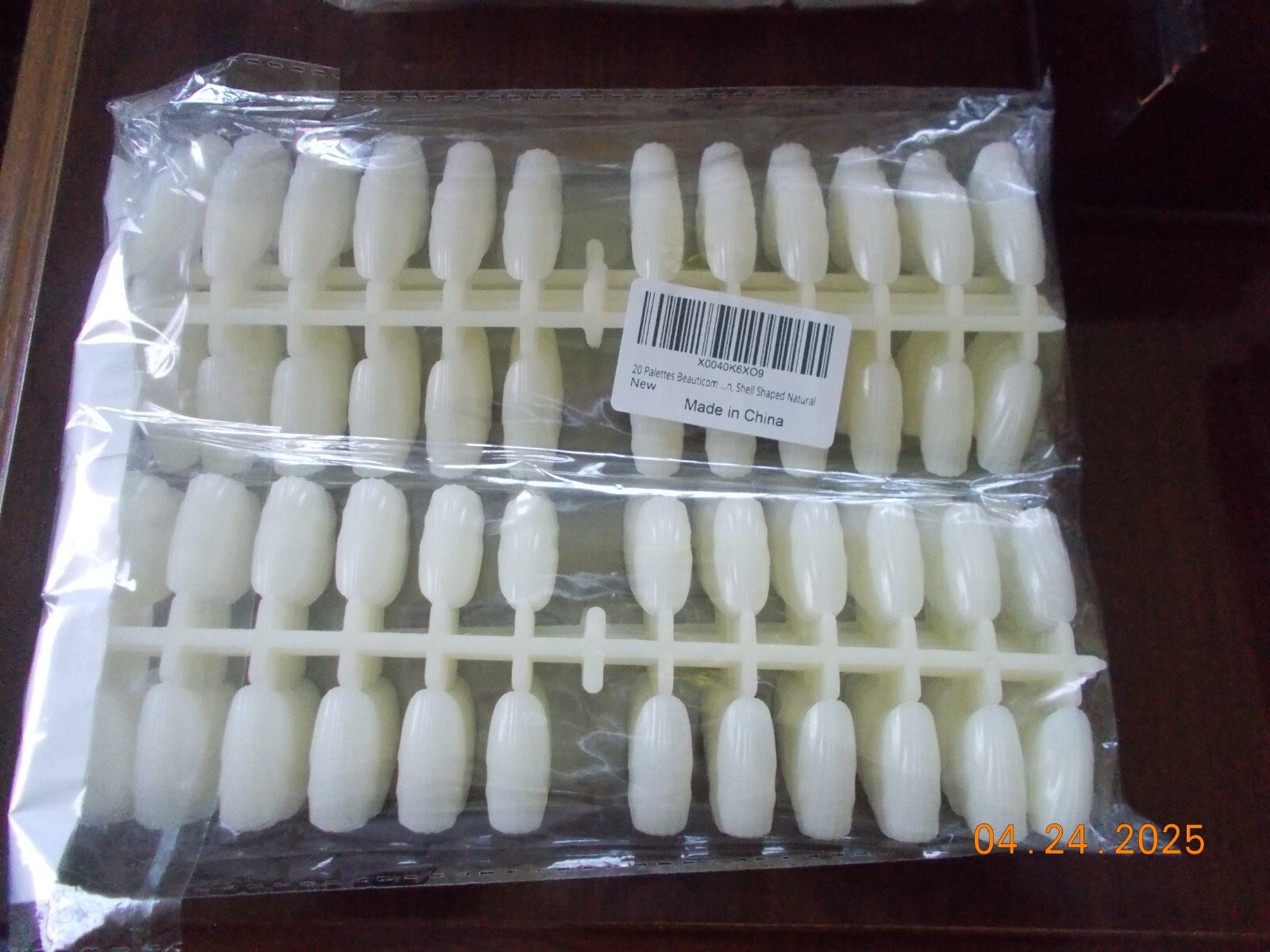 New in Package 480 Pieces Shell Shaped Artificial Nail Tips