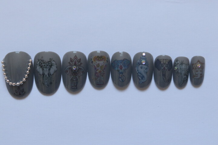 Elegant Elephants – press on nail set- (Set of 18 sizes 0-8) Short Oval