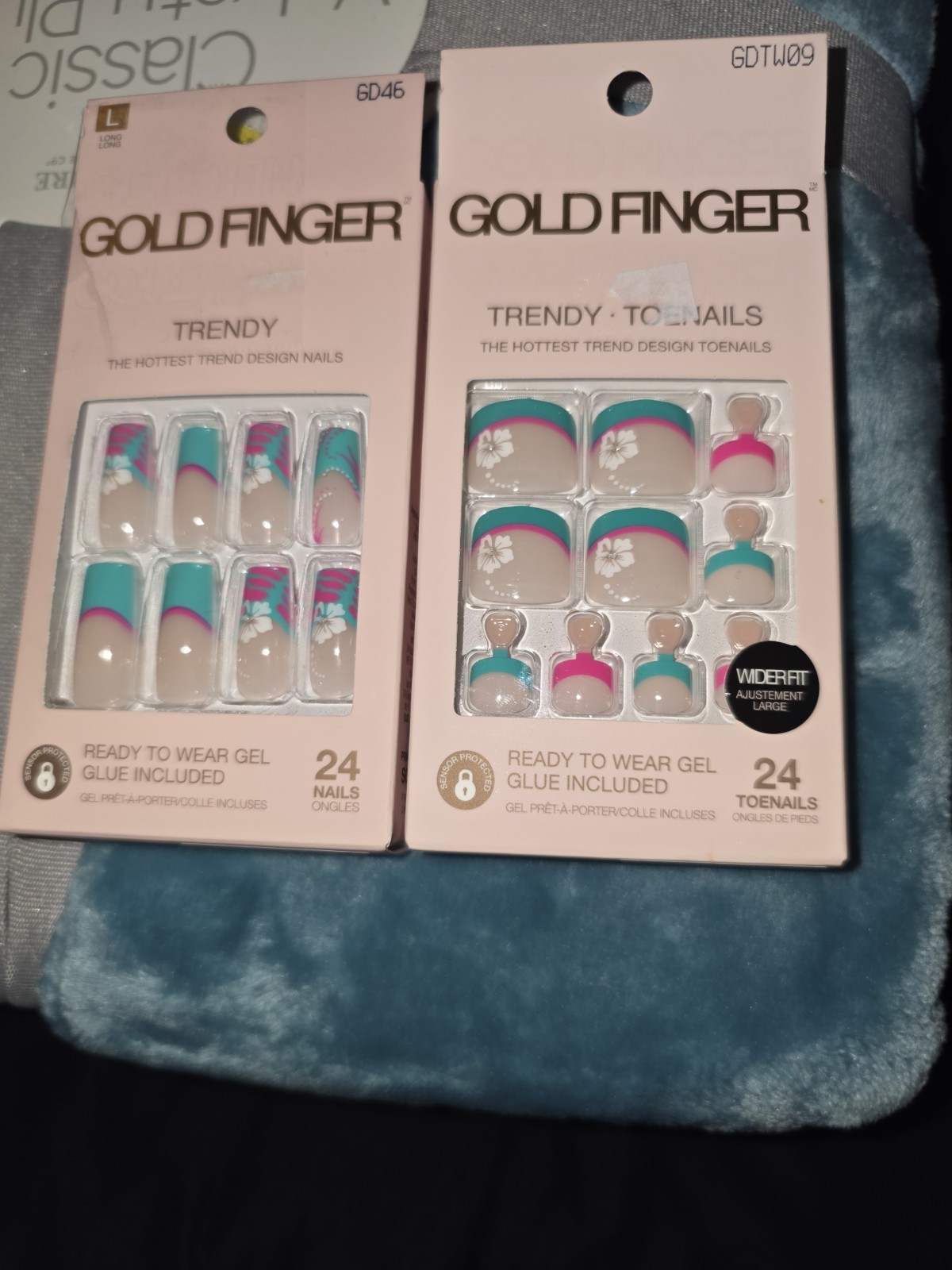 New GOLD FINGER Press-On Finger & Toe Nail Set