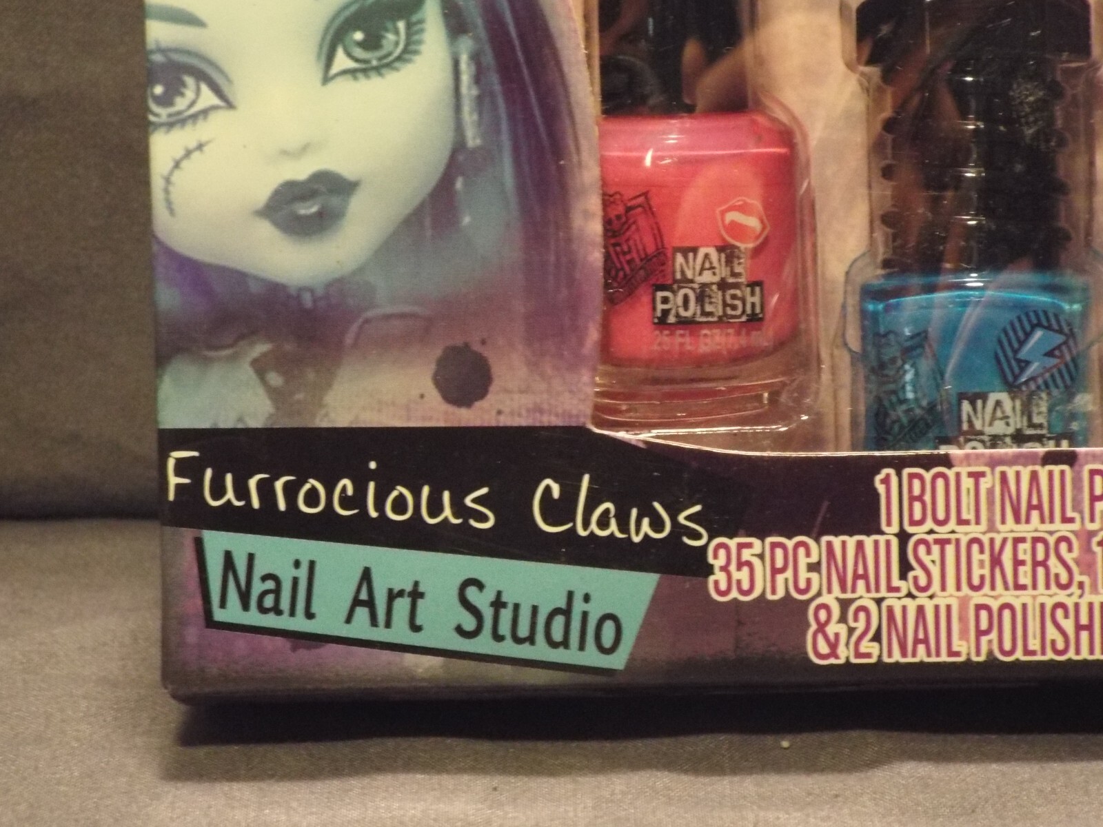 Ghoulicious Monster High Nail Art Studio Kids Set 49 Pcs Nail Polish 2015 Mattel