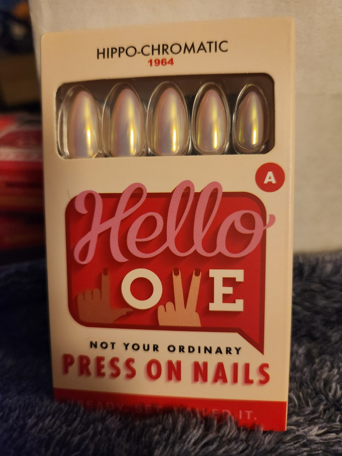 Hello Love Hippochromatic press on nails; Medium almond; chrome finish box set