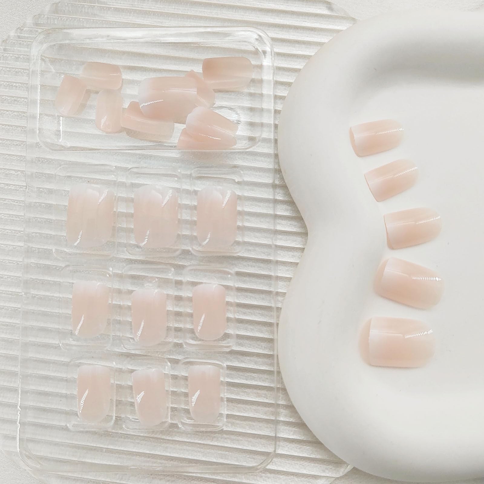 Short Press on Nails Square Nude Ombre Fake ons Short, White