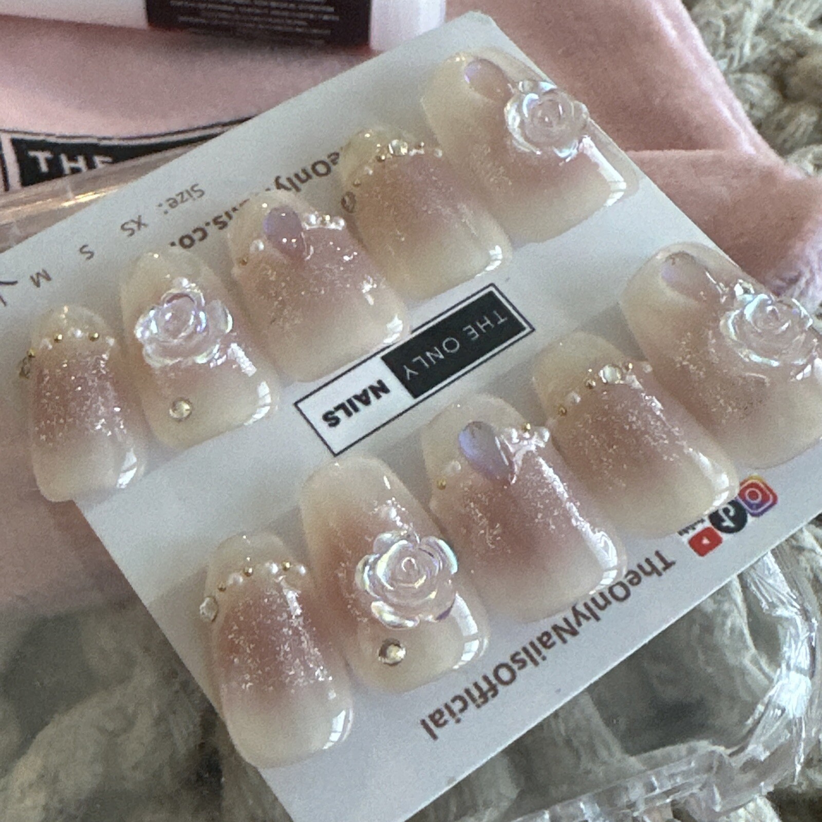 Handmade Acrylic & Gel Reusable Nails – Shimmering 3D Flower