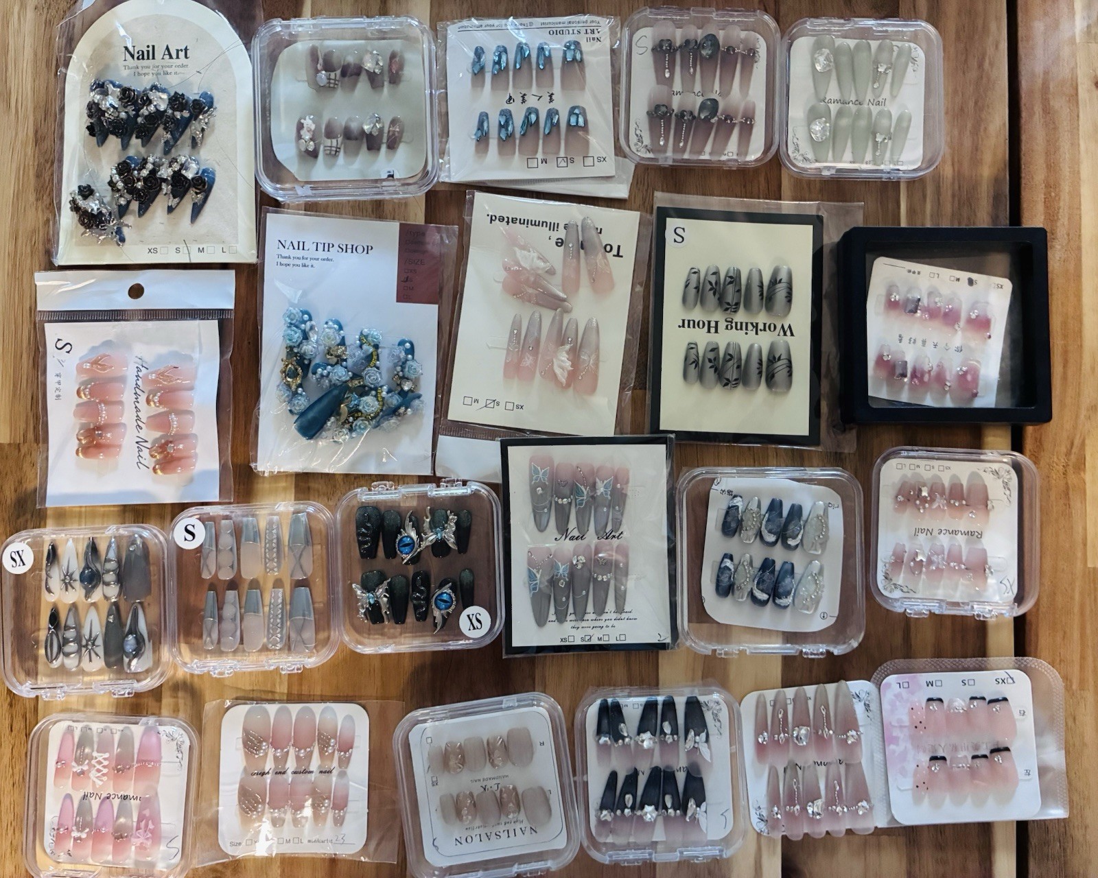 Assorted Press-On Nails Full Cover Medium 2.9usd per hand