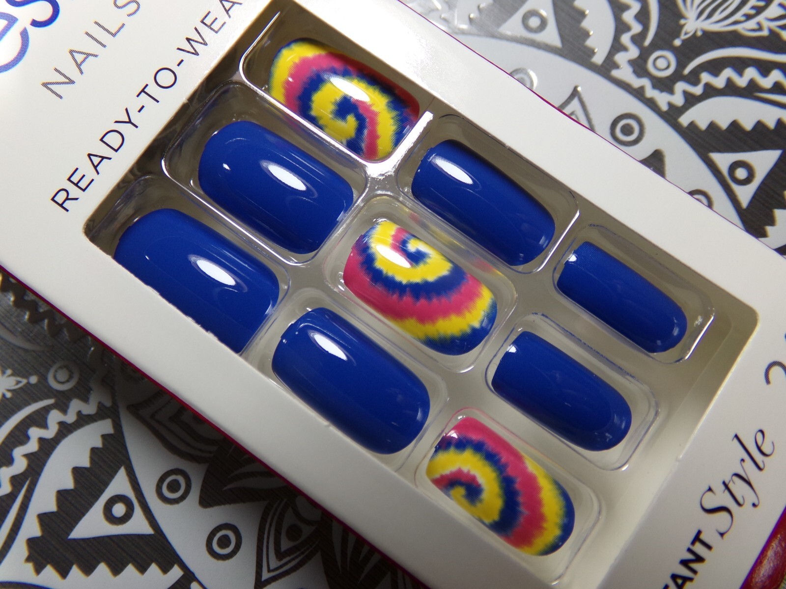Kiss Shiny Blue Swirl Artificial Glue On Nail Medium