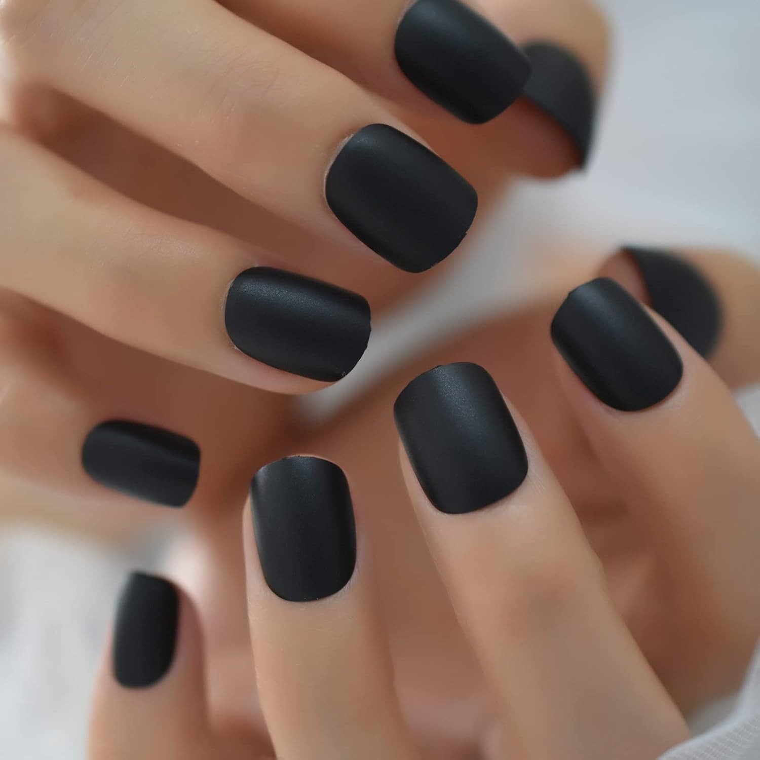 Trendy 24 Pack Black Fake Gel Nails – Full Cover Round Design for Daily Glam