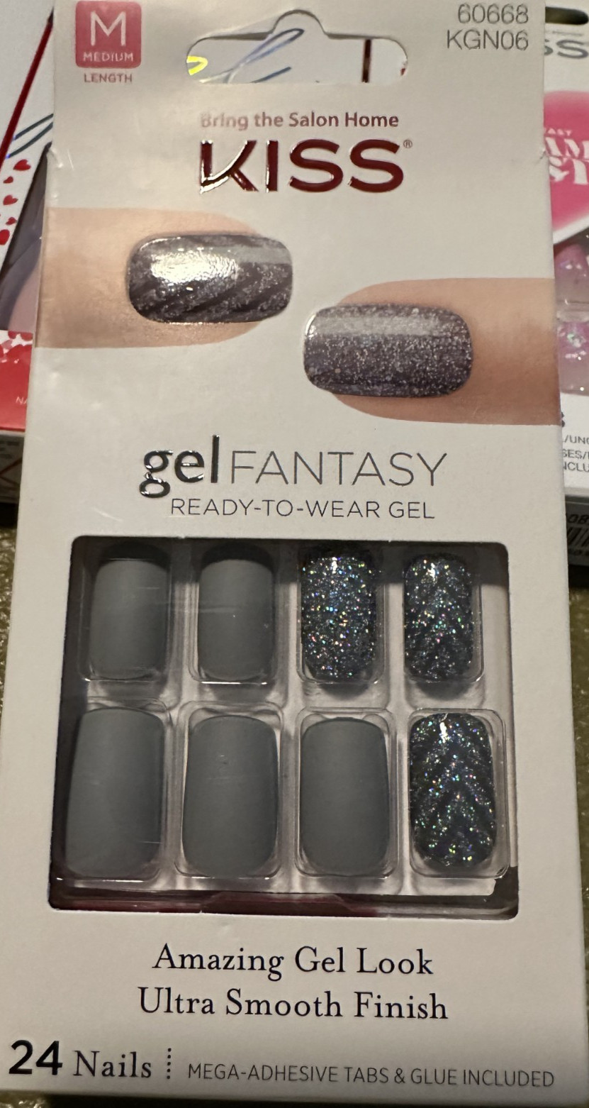 Kiss Nails Gel Fantasy Glue/Press on Medium Square Glitter Gray Silver chevron