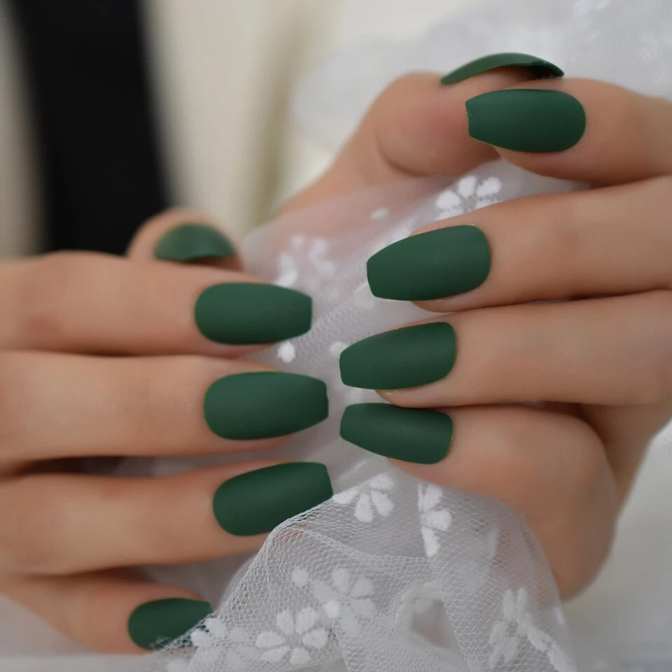 24 Medium Press on nails kit w glue Dark Green coffin matte winter