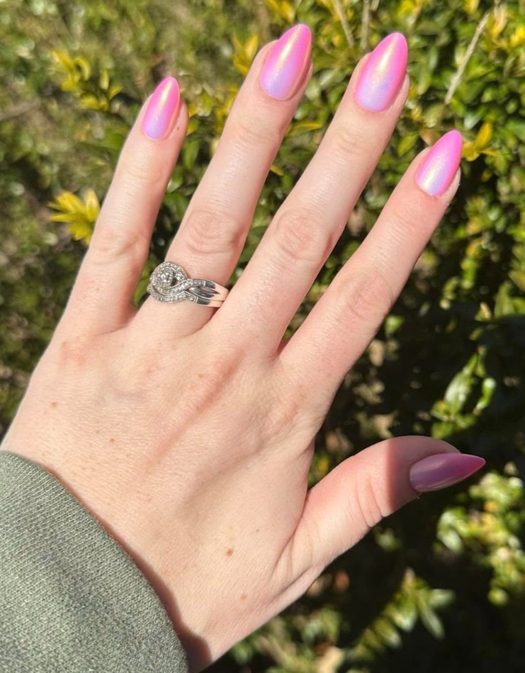 Red Aspen Press On Nails-Dolly’s Fiery Pink Medium Almond Ombre