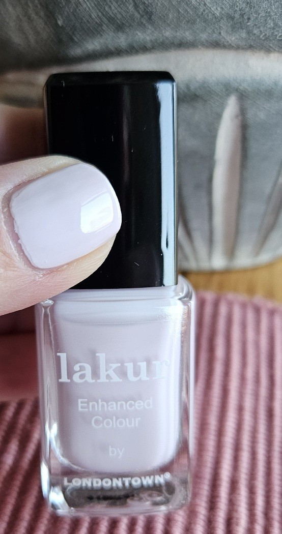 lakur by LONDONTOWN Enhanced Colour Nail Polish ~Strawberry Milk~ NEW .4 fl oz