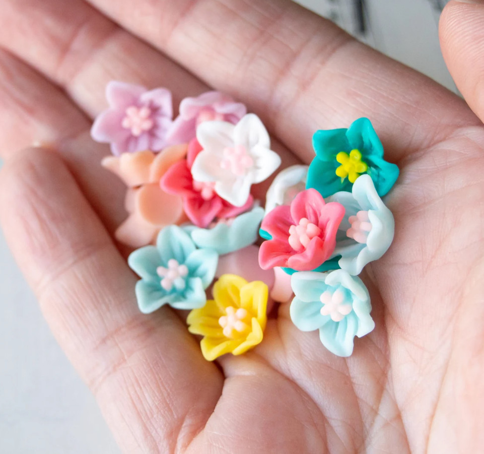 13mm Resin Lily Cabochon Two-Tone Colors Flatback Nail Art Case Charms 5Pcs NH17