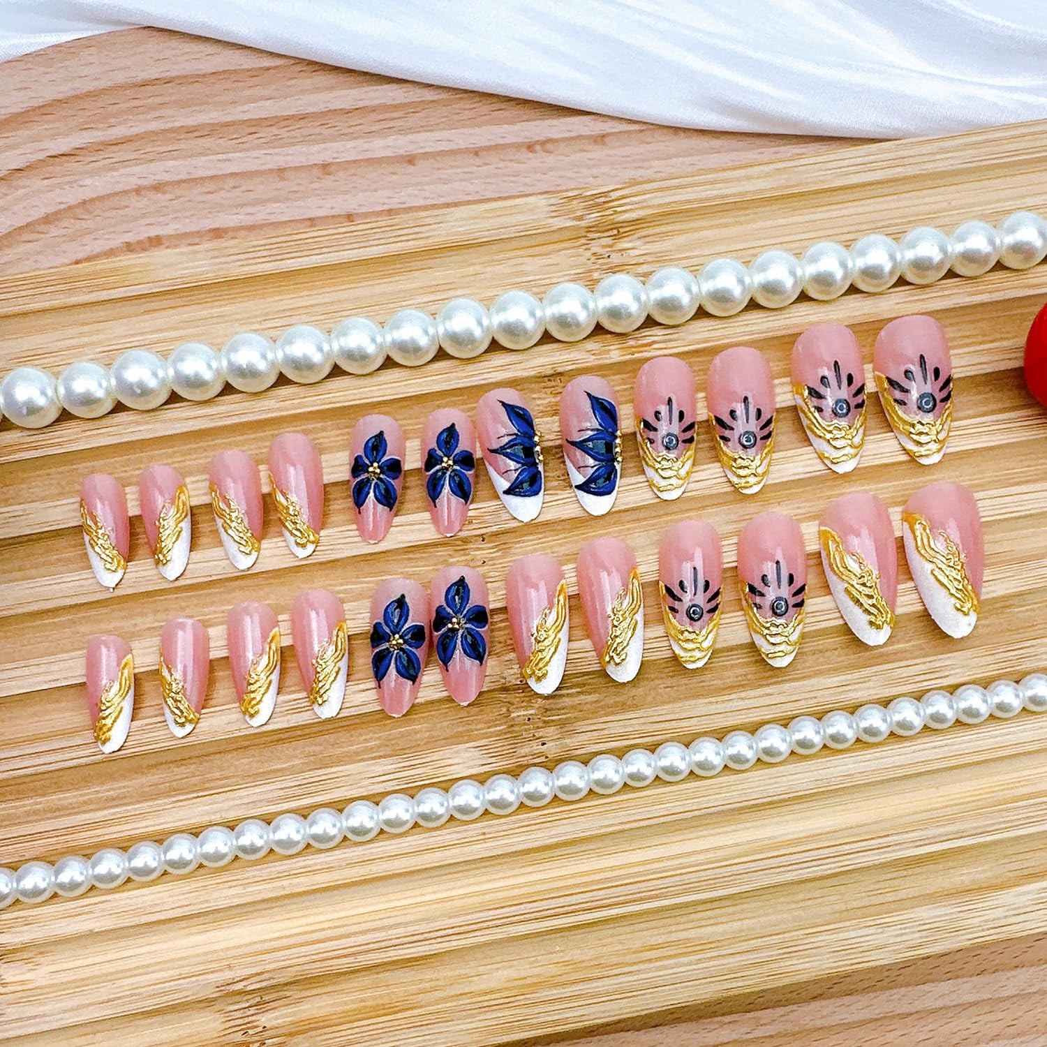 24pcs White French Tip Press on Nails Short Almond Fake Nails with 3D Flower …
