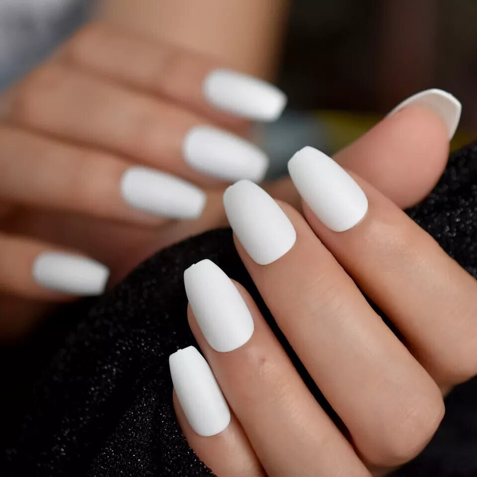 24 Medium Press on nails kit w glue Matte white coffin popular trendy