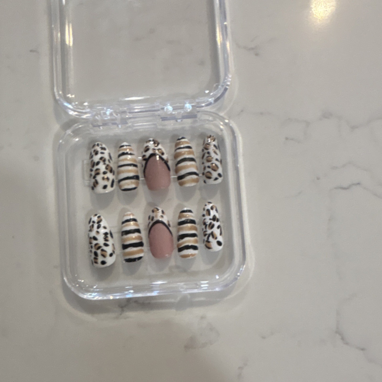 XOXO NAILS Press-On Almond Nails Set Animal Print White Nude Black Gold Shiny