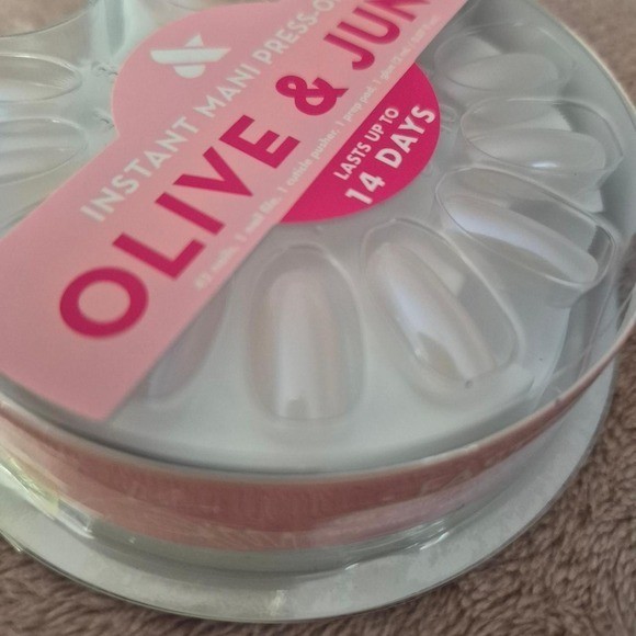 Olive June Instant Mani Press-On Nails Pink Goldfish Oval Medium Iridescent 42ct