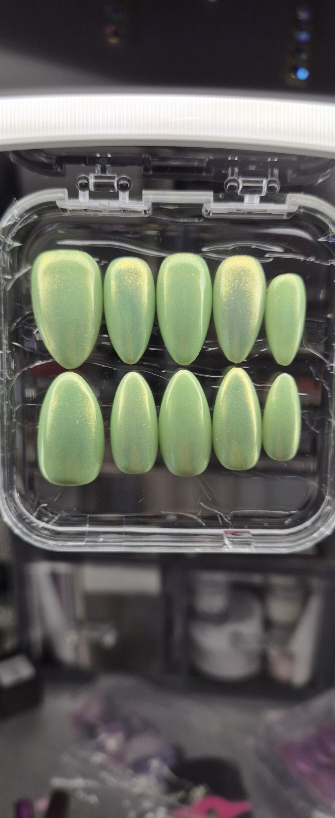 Green/Yellow Color Changing Almond Press-On Nails Set Pre-Designed Full