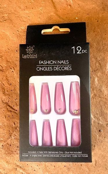 False Nails 10 Sets New in Box LA Colors -GoldFinger- Fashion Nails- Kiss