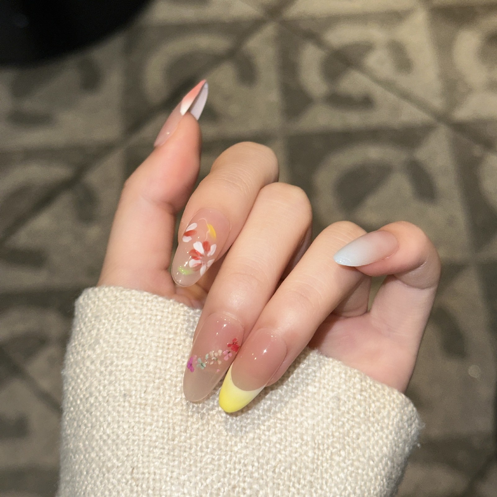 Handmade Nude Summer Colored Dried Flower False Nail Long Almond Press On Nail