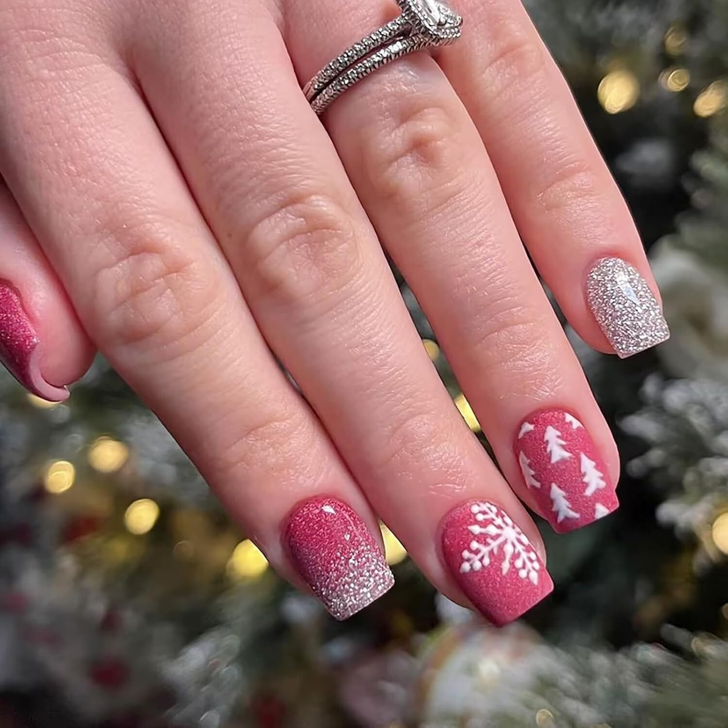 24 pc Christmas Press on Nails Snowflake Christmas Tree Design Women & Girls NIB