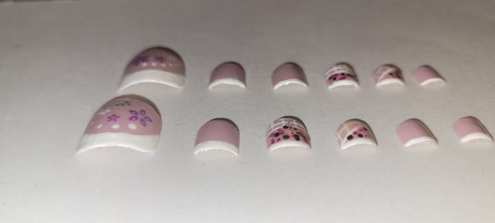 Kawaii Presson Nails Toe| Cover: Lyla, french white| Size Medium 12 pcs *non Gel