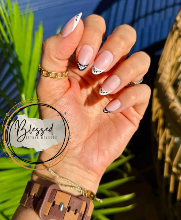 Red Aspen Press On Nails Cin Cin, Cohen~ Black & White ~French Tips -Med-Almond