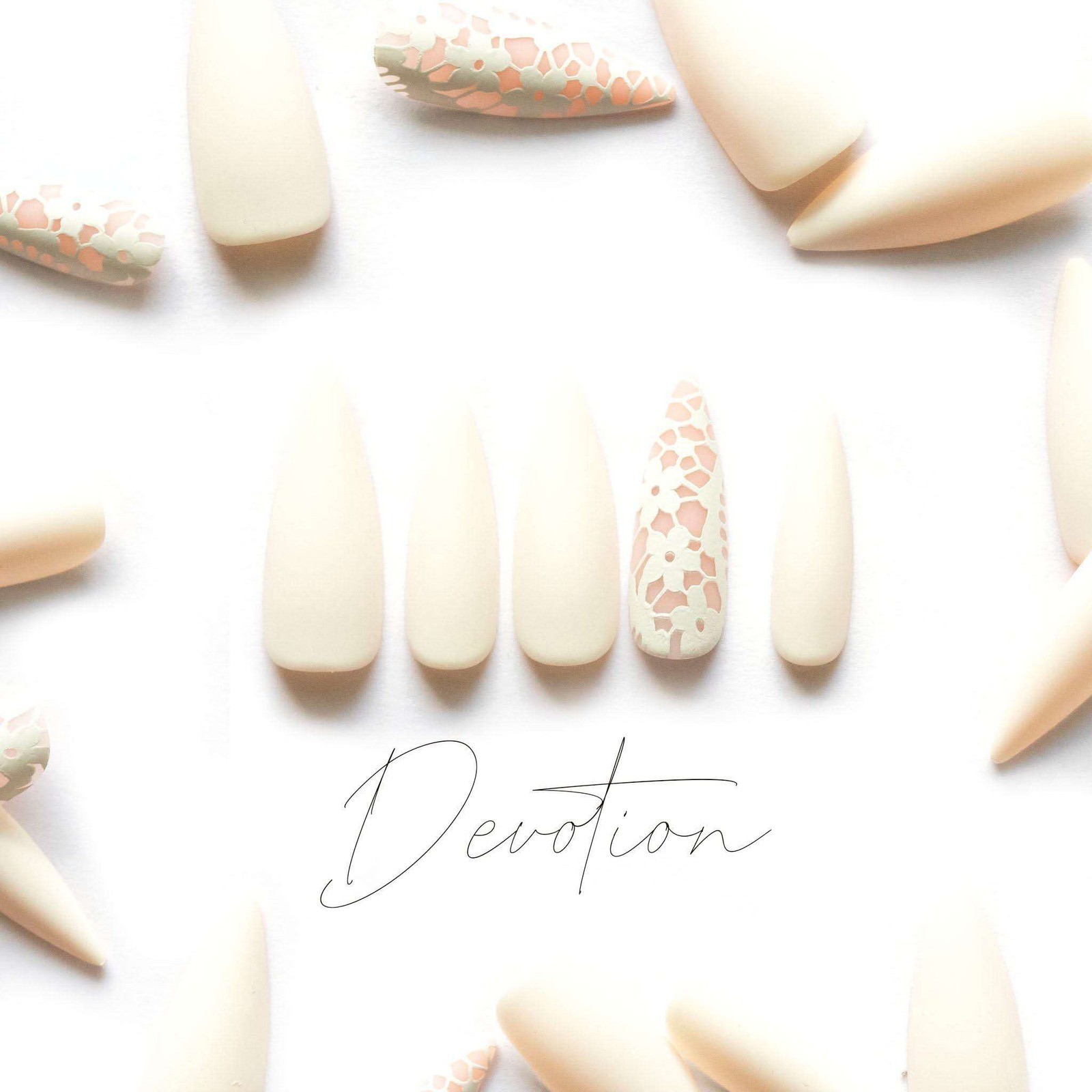 Siara Martin Beauty Devotion Press On Nails Floral Lace Matte Cream Stiletto Kit
