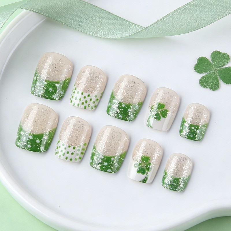 48 Pieces of Green Lucky Grass French Style Fresh and Detachable Fake Nail Art