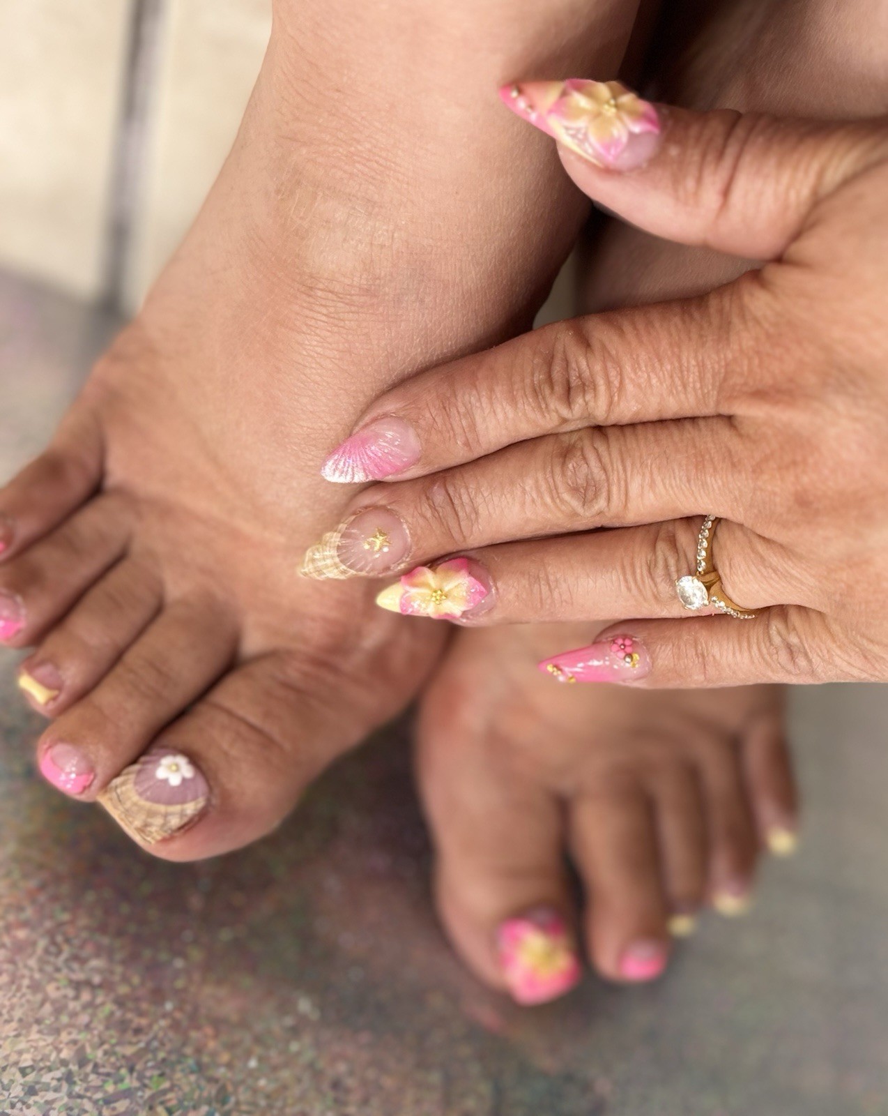 NAILBOX Press-On Nails Pink/Beige/Gold 3D Flowers Almond Long Full Cover