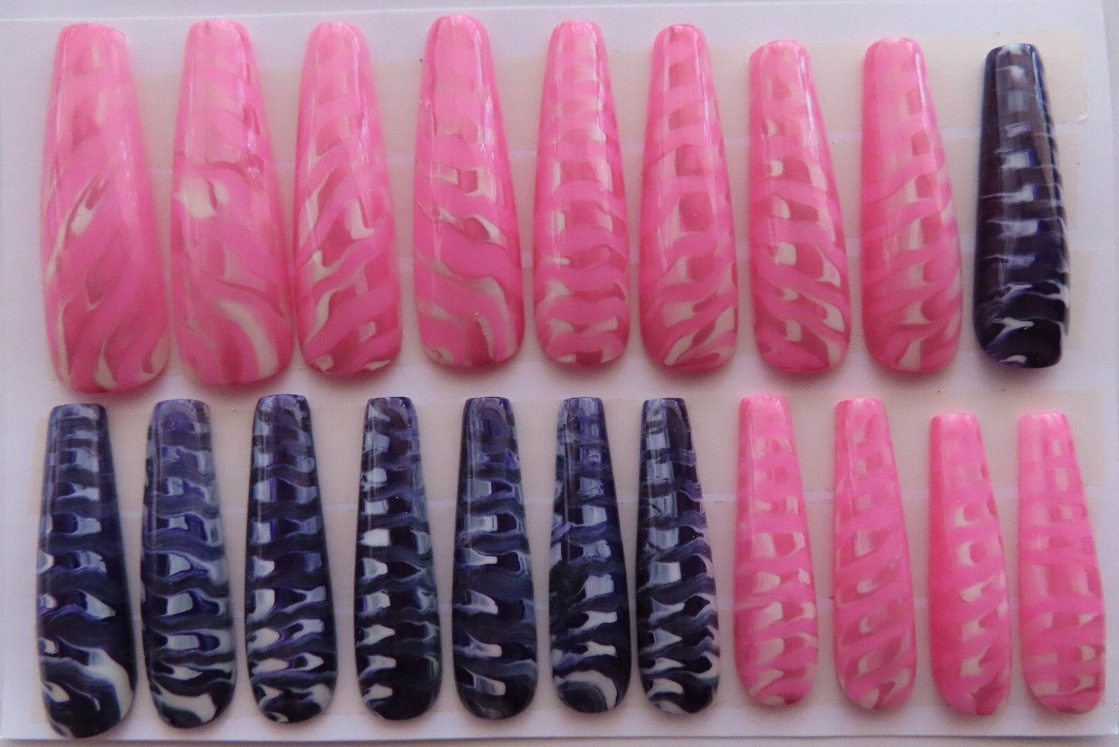 XL Purple Pink White Wavy Illusion Square Coffin Press On Nails (20)