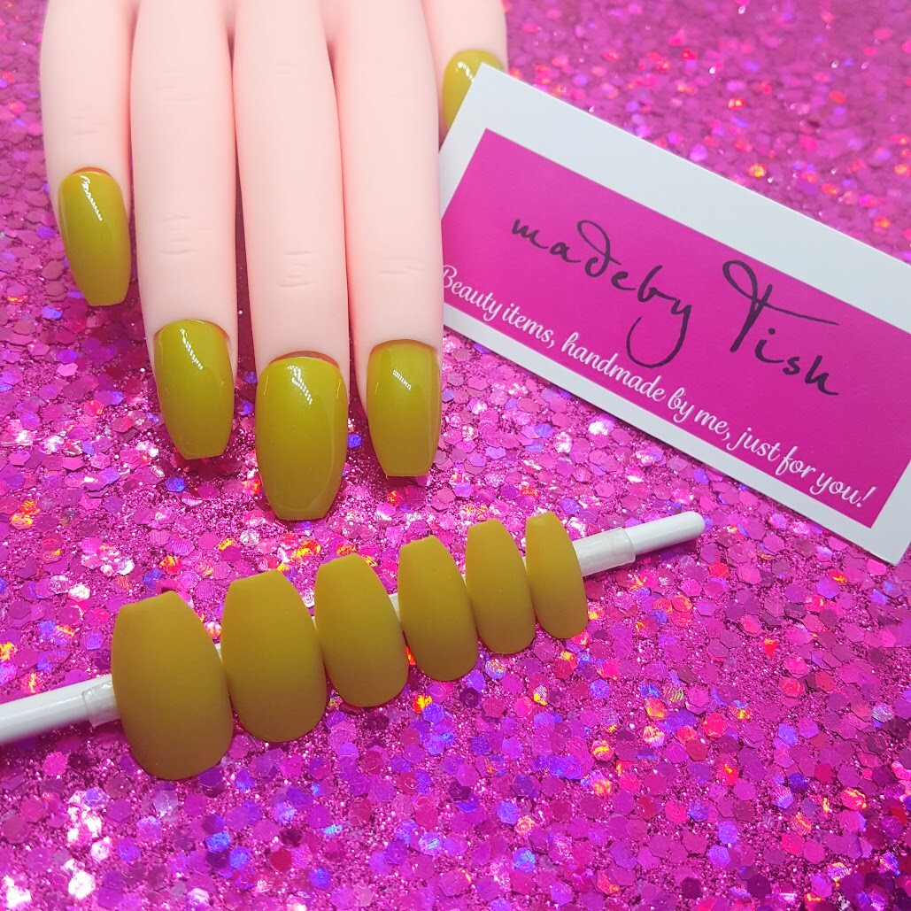 Ready To Wear – The Grass Is Greener | Light Green | Coffin or Stiletto Nail Set