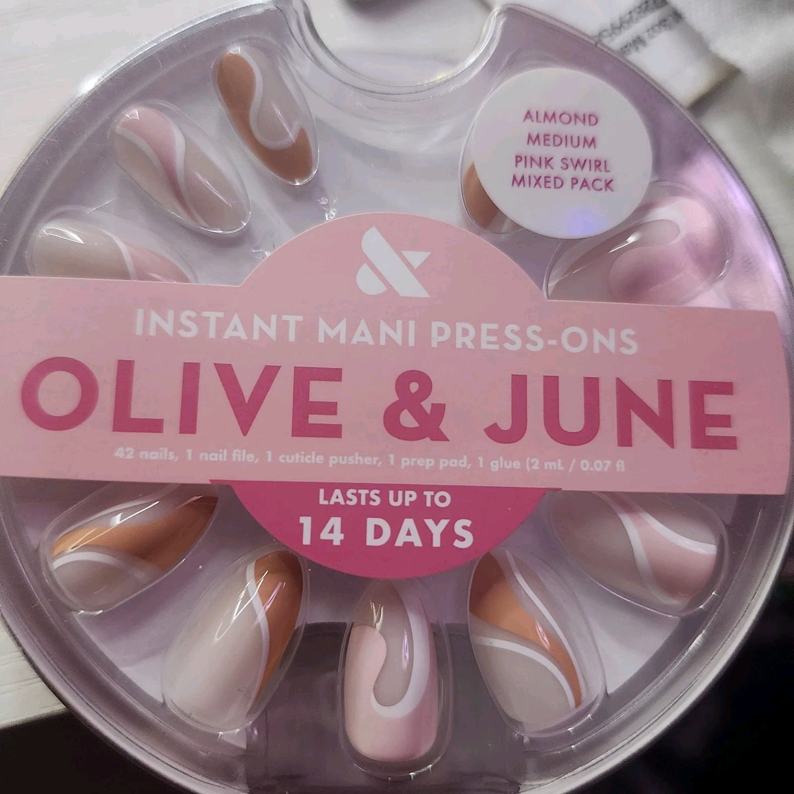 New Olive & June Instant mani Press-On Nails, Almond Medium Pink Swirl New
