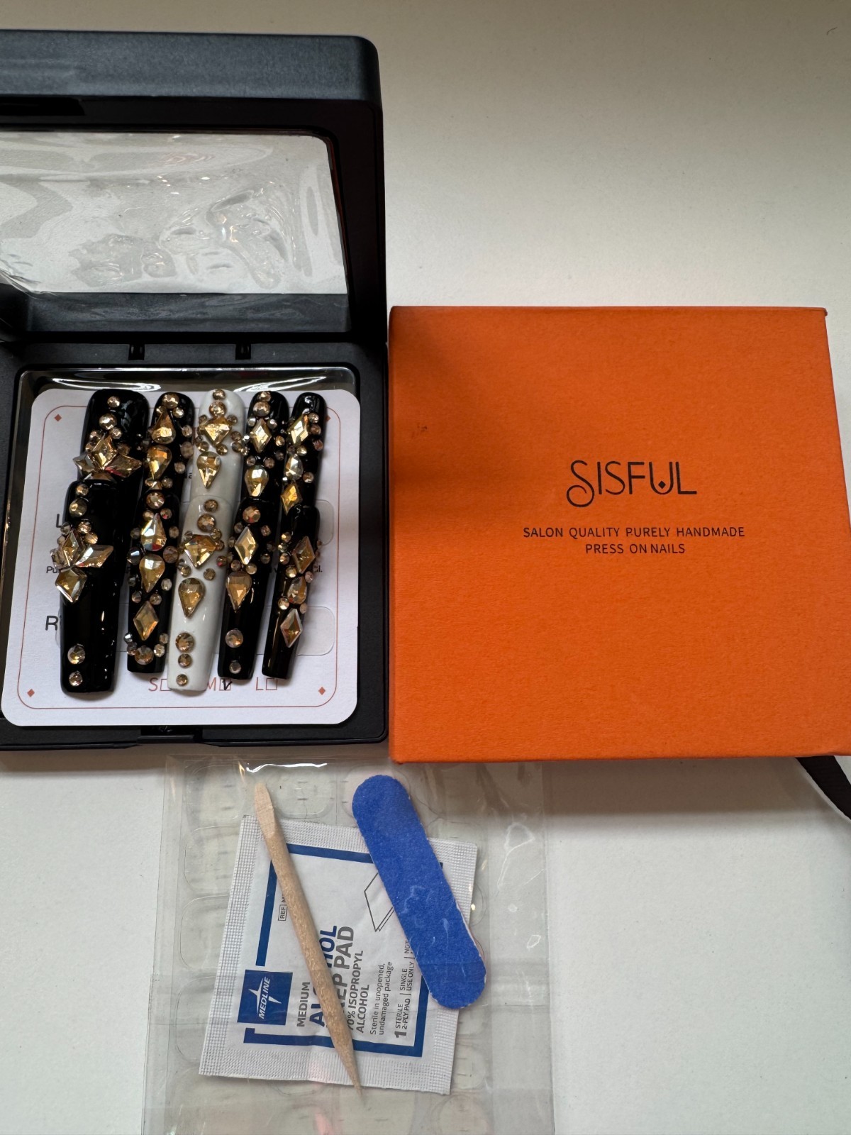 Sisful Diamond Night – Handmade Luxury Black & Gold Press-On Nails