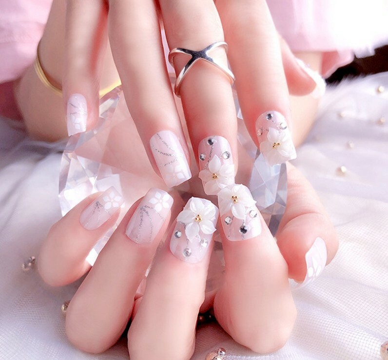 Press on nails. 2 sets of 3D printed flower art nails.