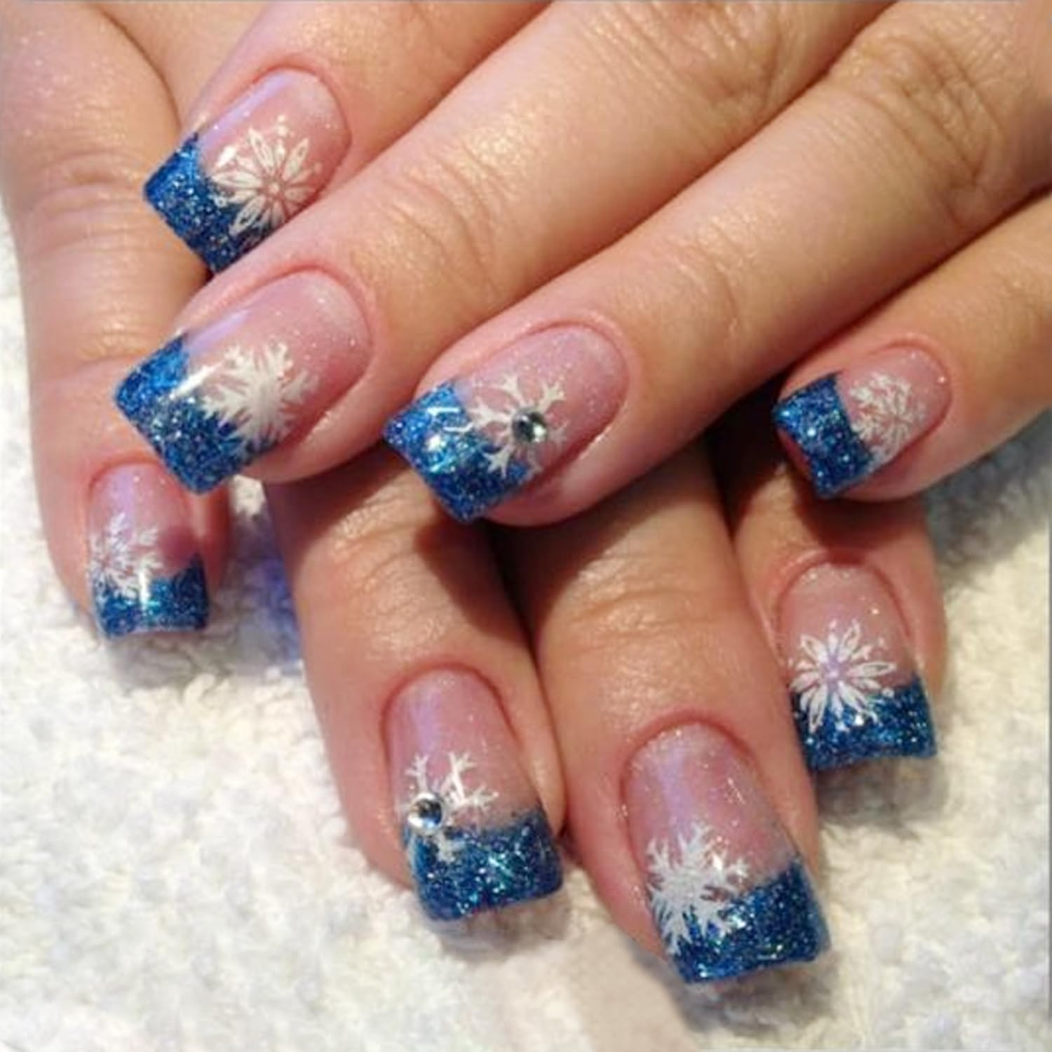 24Pcs Christmas Press on Nails Short Square Fake Nails Red White Snowflake Rhine
