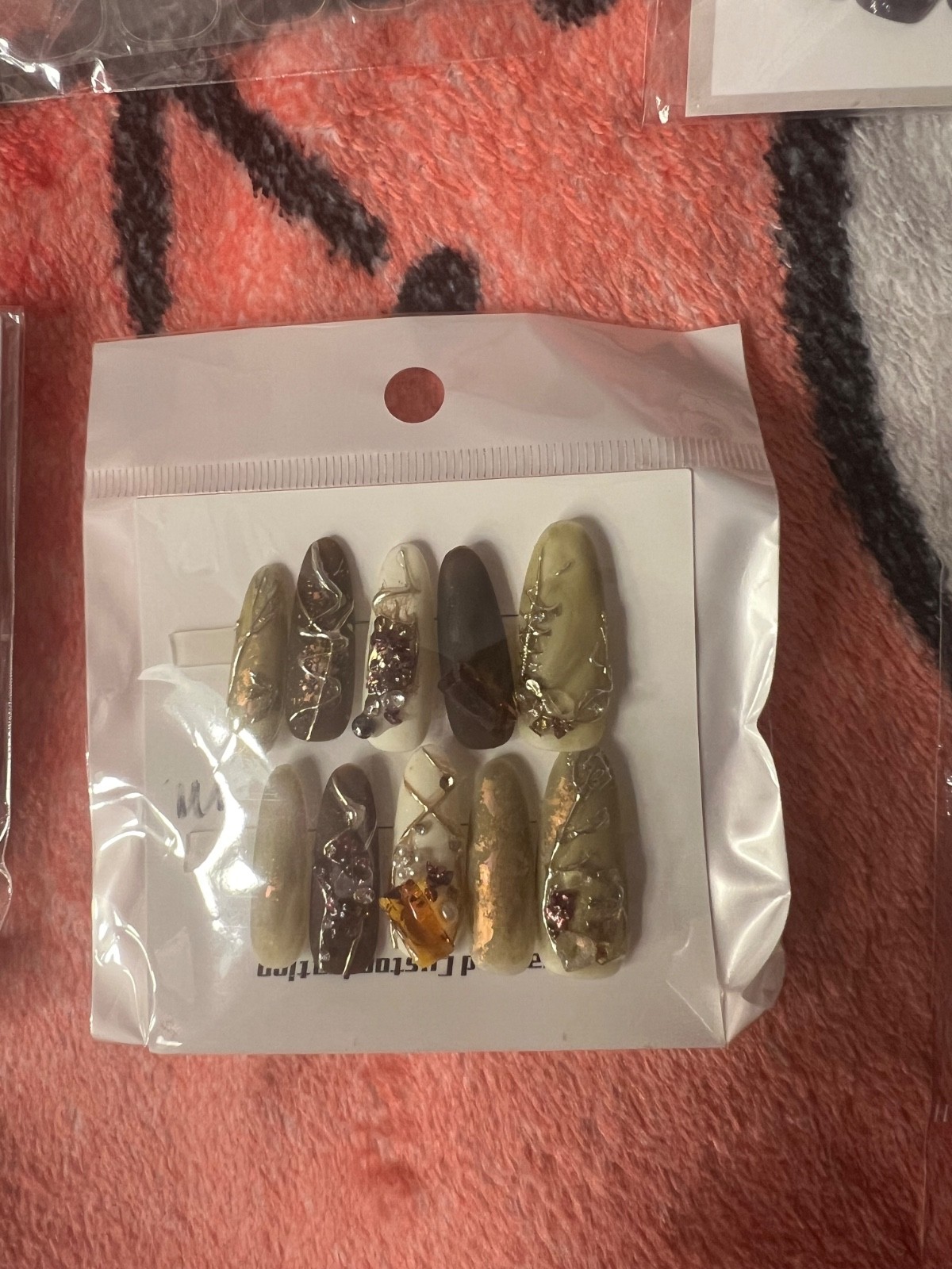 Super high quality, reusable, handmade press on nails. You get 5 pairs with glue