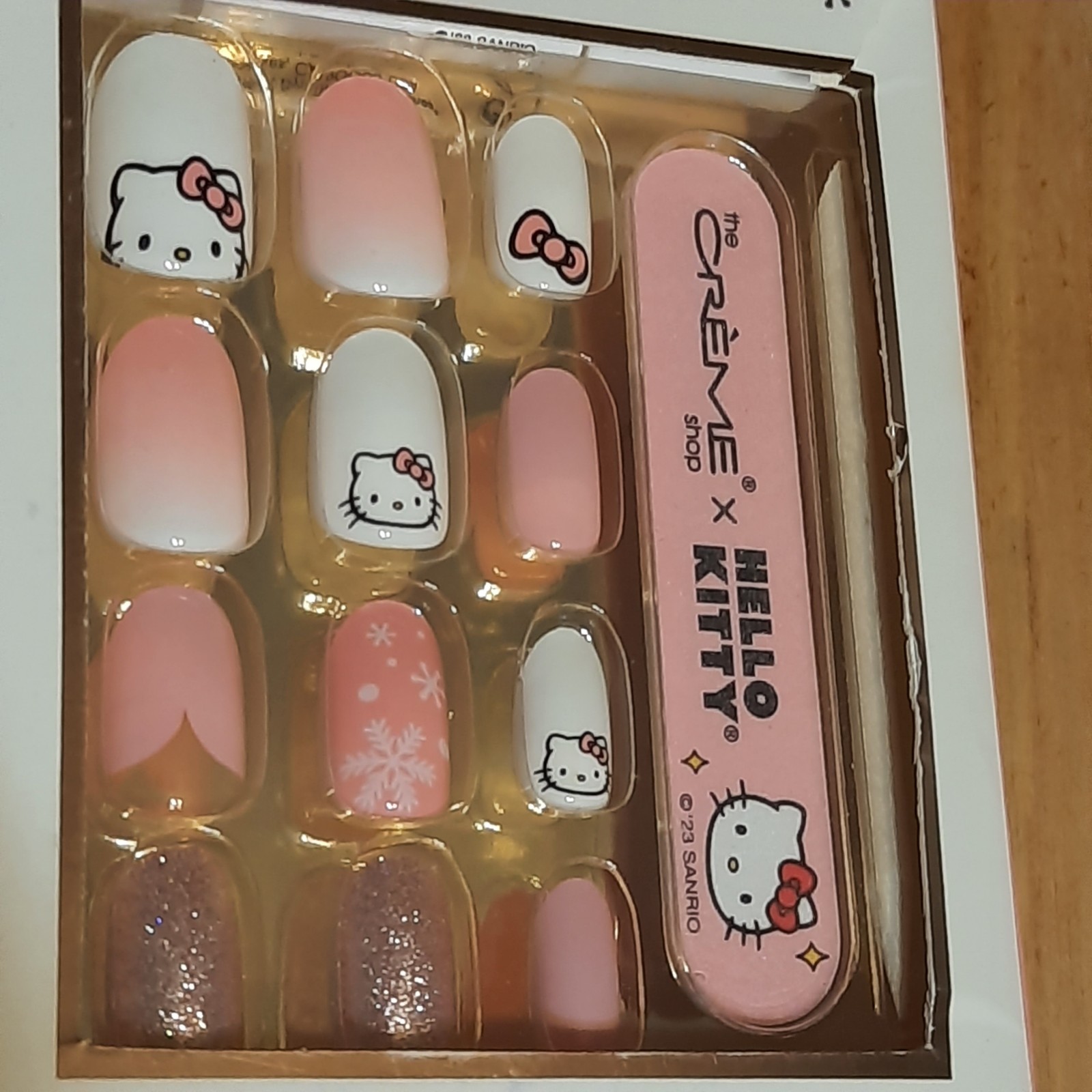 The Crème Shop x Hello Kitty 24 Gel Effect Press-On Nails Kit – Reusable