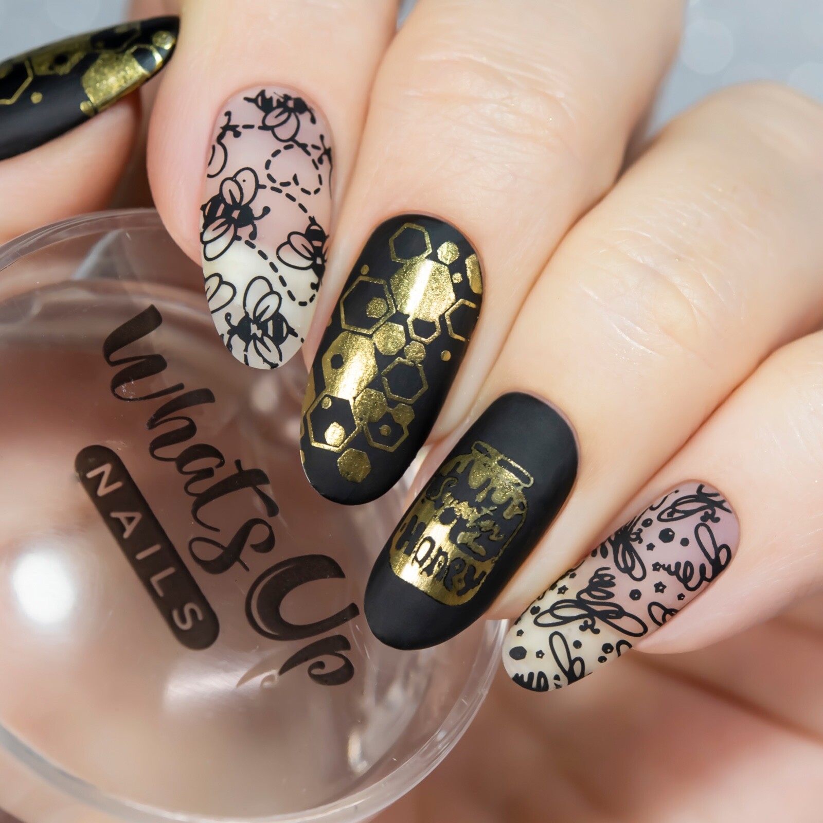B075 Somewhere in Bee-tween Stamping Plate For Stamped Nail Art Design
