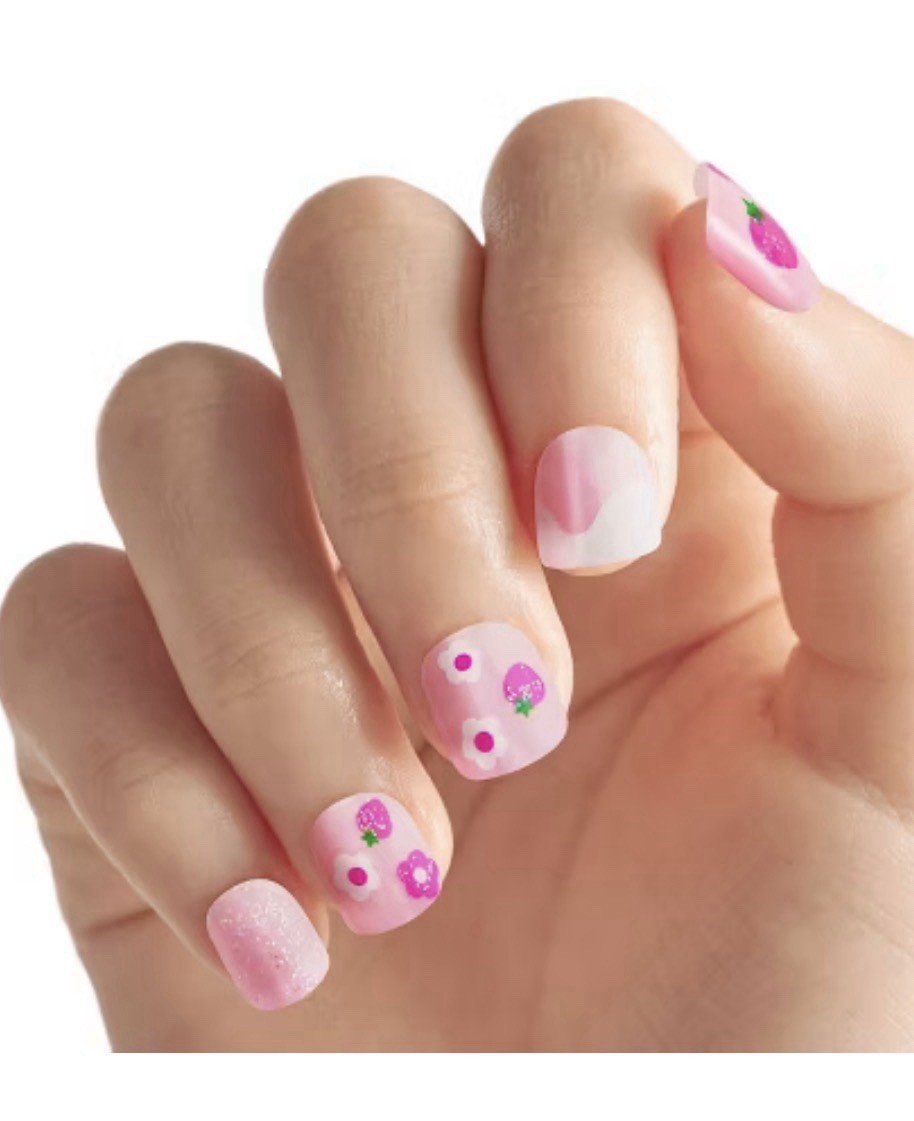 Girls Press-on Nails Hearts and Strawberry Shortcake 40 Pcs