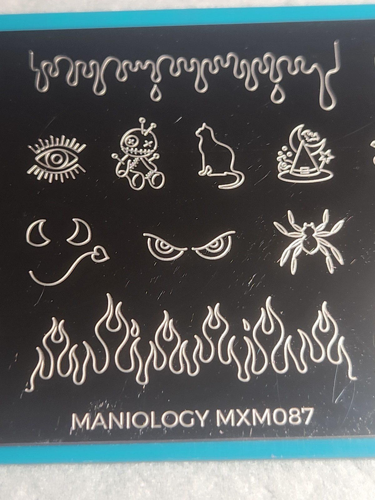 Maniology Lonely Nail Stamping Plate – MXM087 Halloween