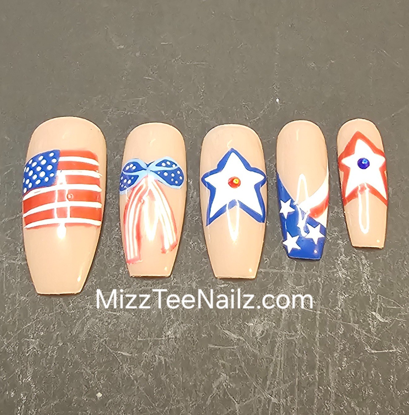 Press-On Nail Set # 106: Freedom