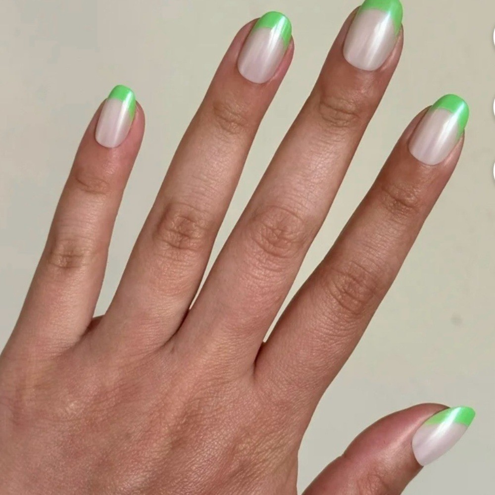 Olive & June Maximalist Instant Mani Press-On Nails – Lime Chrome French Tip