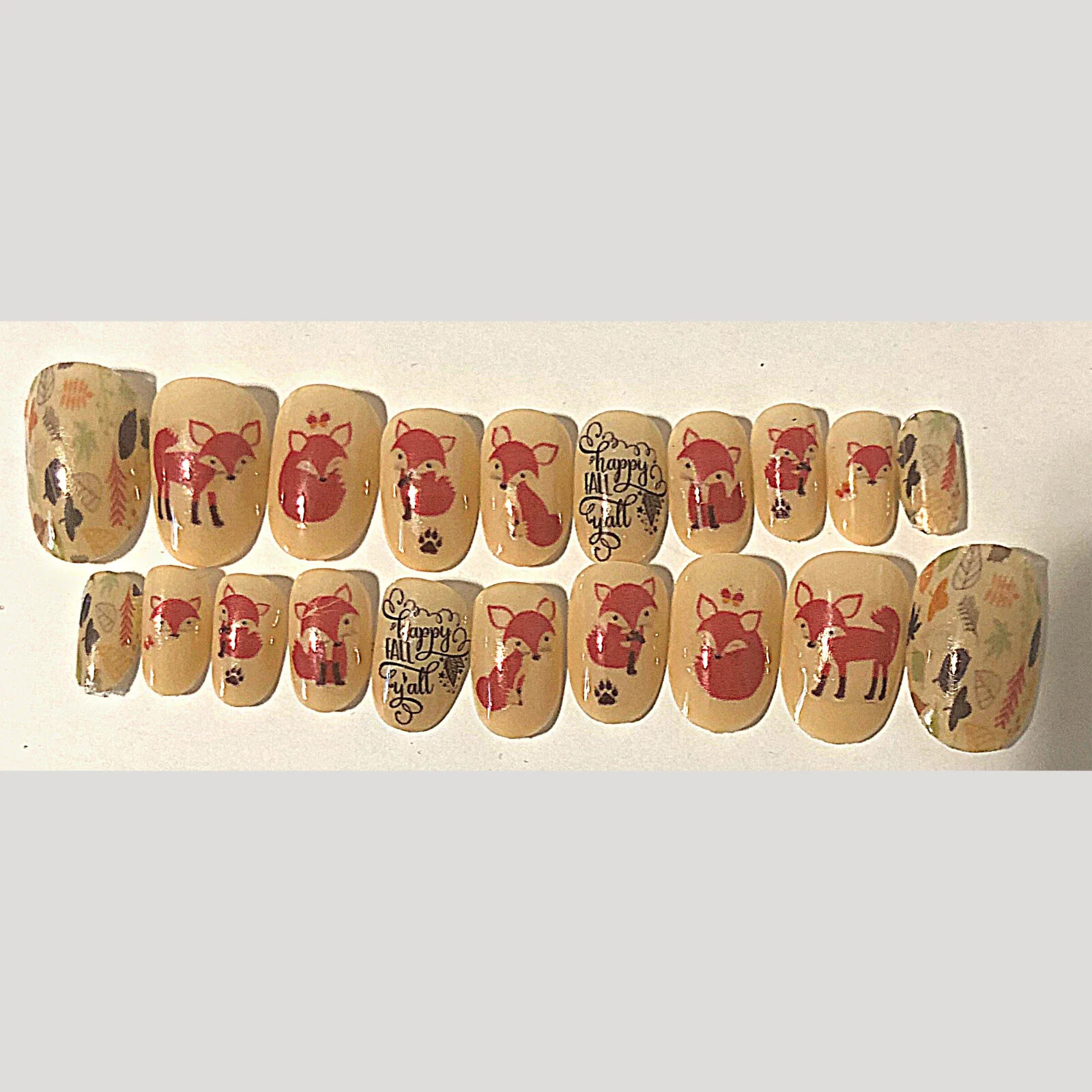 Red Foxes Press-On Nail Set – Short Round (Size 0-9)