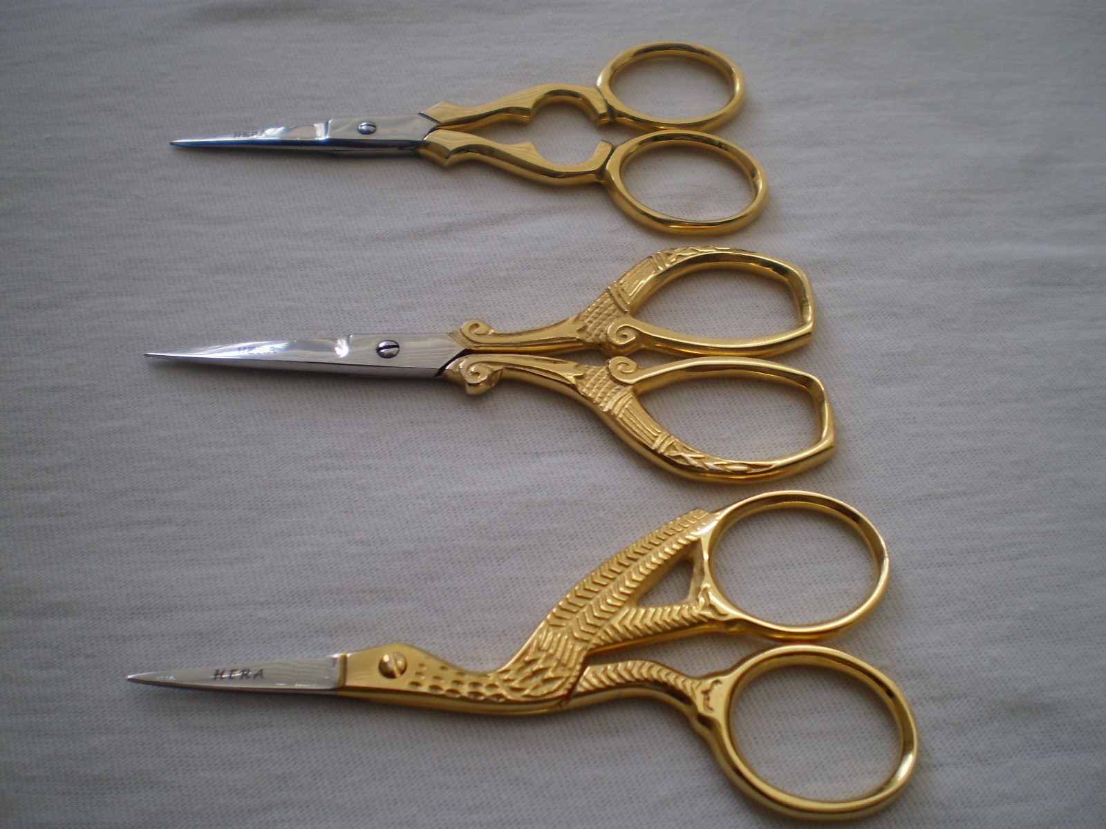 3 PCS SEAGULL & EMBROIDERY FANCY SCISSORS SIZE 3.5“ GOLD PLATED