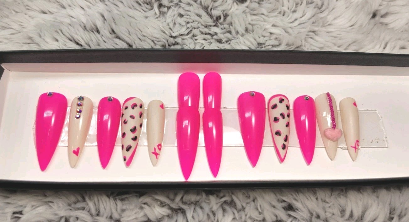 Handmade Nails. Size Large(0,4,3,5,7) Includes Application Kit