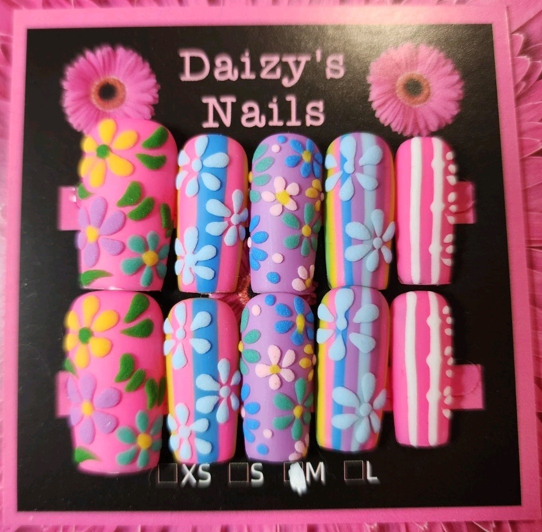 Medium Size Pink Matte 3D Daisy Nail Set Handmade Square 2.5 Cm Length