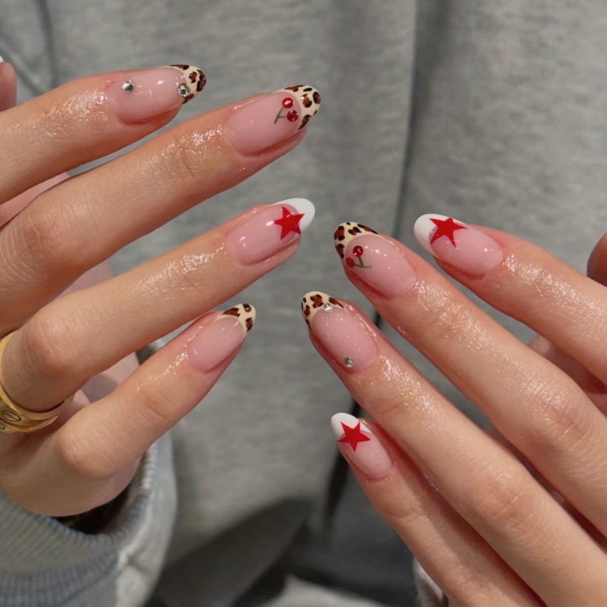 48Pcs-Short Round Nude Leopard Print French Cherry Rhinestone Press on Nails