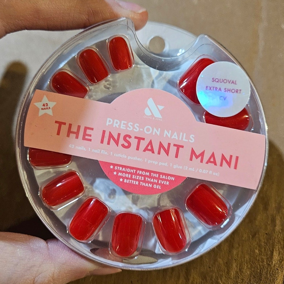 Olive & June Instant Mani Press-On Nails Squoval Extra Short CV ~ Classic Red