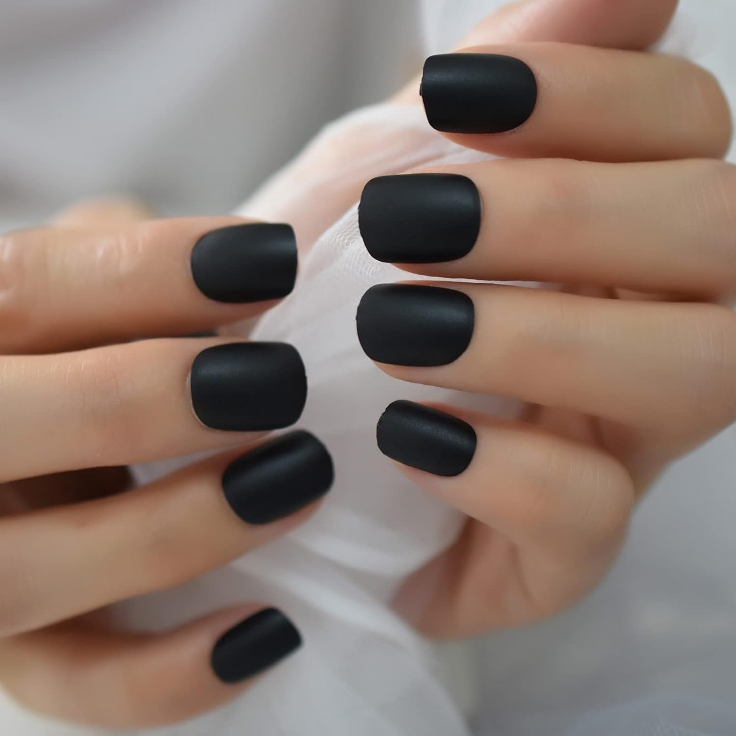 Trendy 24 Pack Black Fake Gel Nails – Full Cover Round Design for Daily Glam