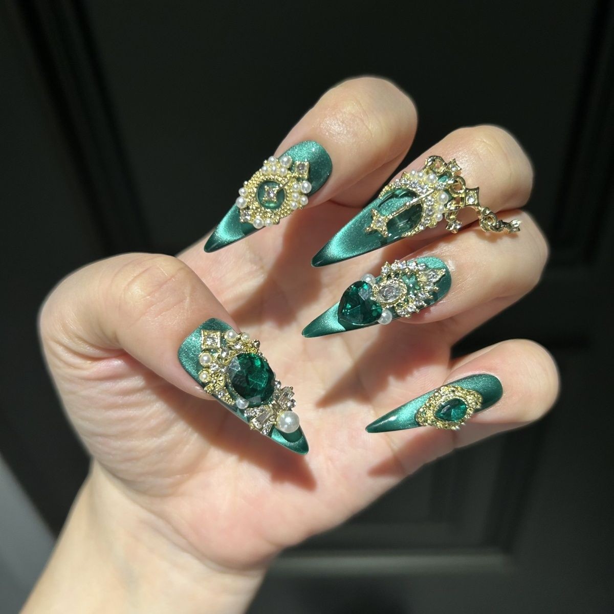 Luxury Emerald Green Cat Eye Butterfly Handmade Press On Nails