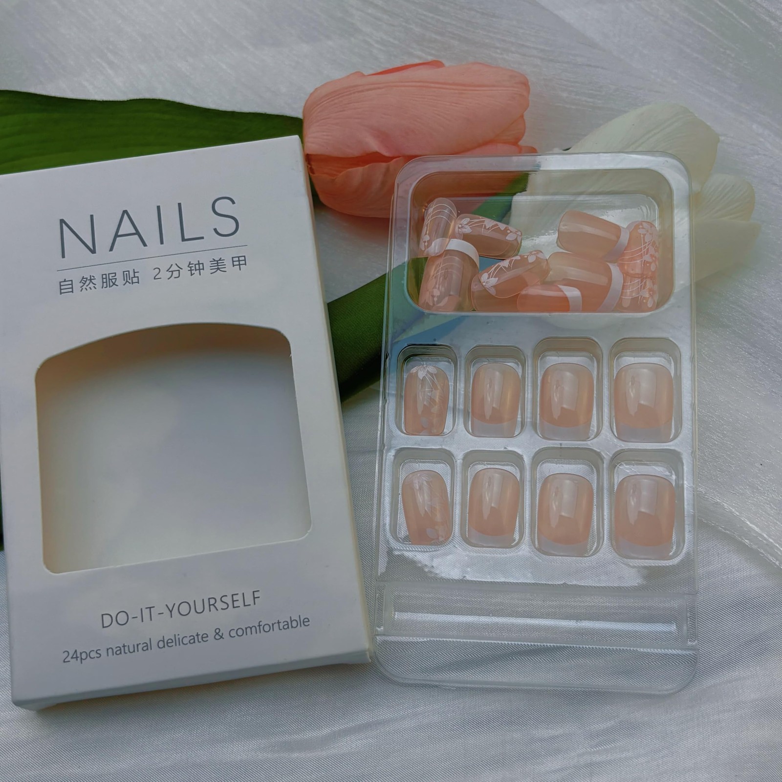24Pcs White French Tip Press on Nails Short Square Fake Nails with Flowers De…